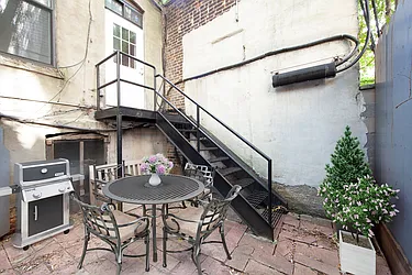 Rented by R New York