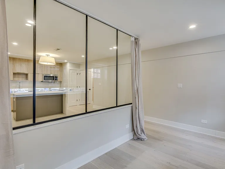 1BedConv - Living Space