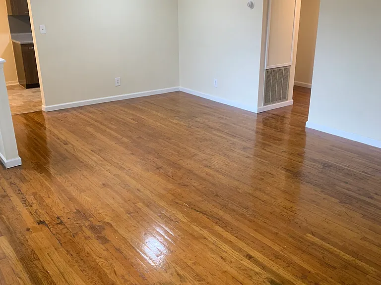 Silver Pines Apartments — Photo 33