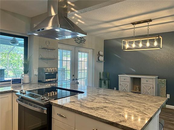 3rd image of 417 SE Lamon Lane