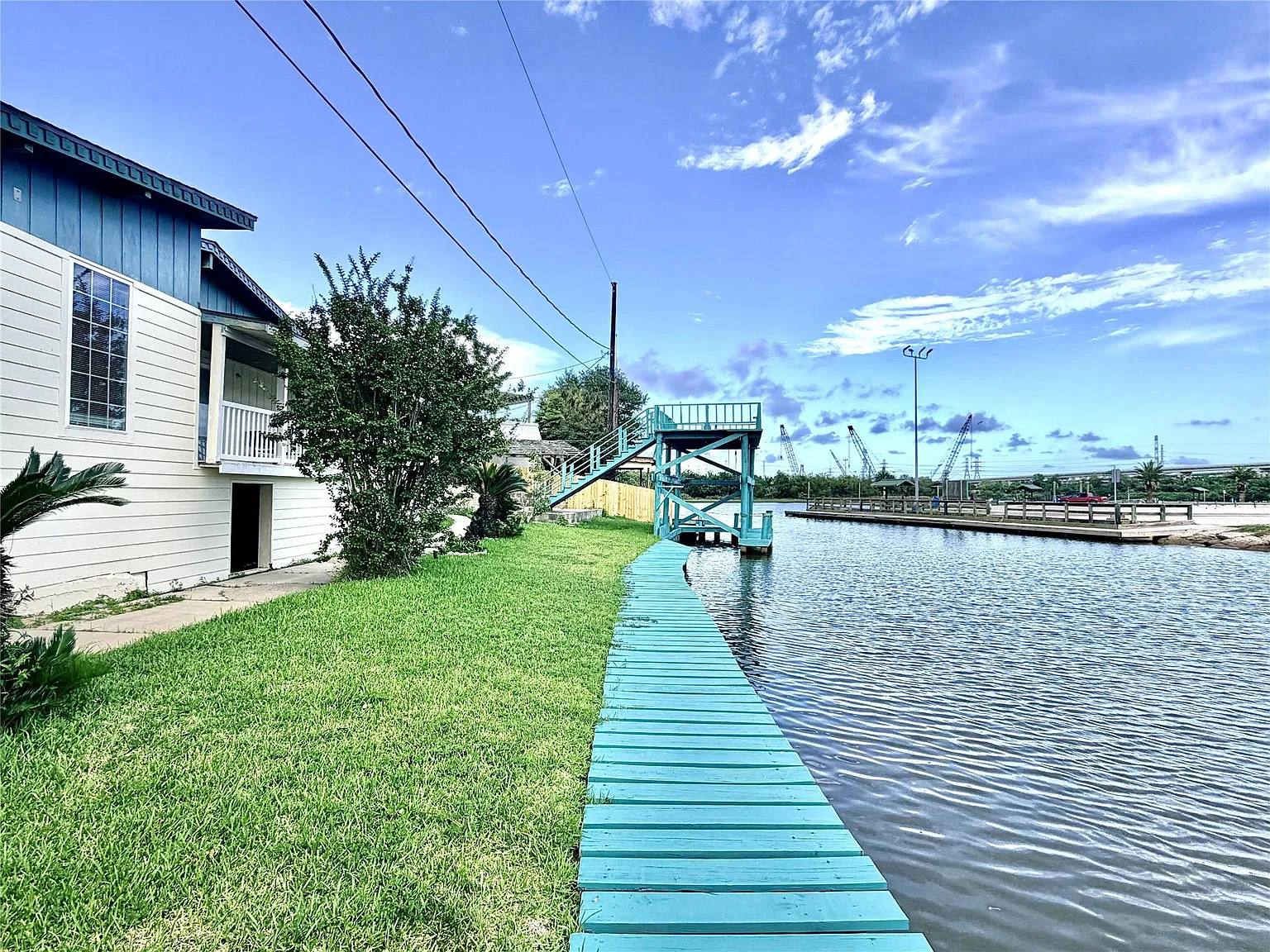 4 bed, 2.0 bath, 2860 sqft, $2,400 — Photo 3