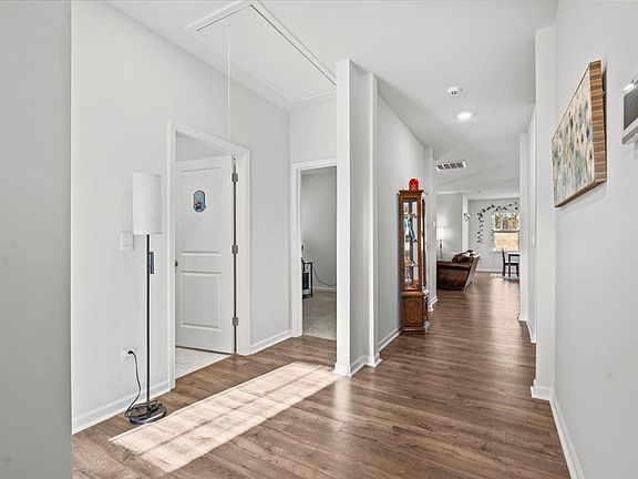 5th image of 1027 Staghorn Ave
