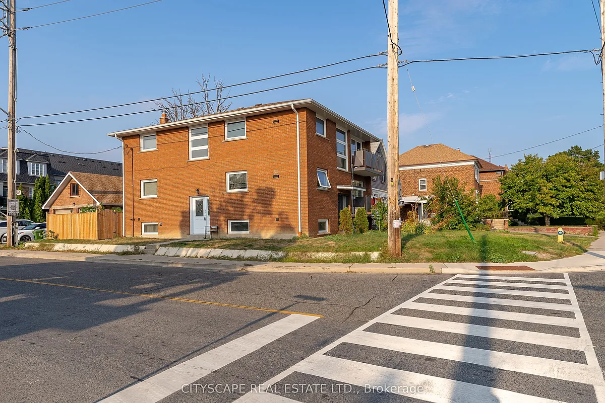 Building Photo - 2724 Lake Shore Blvd W