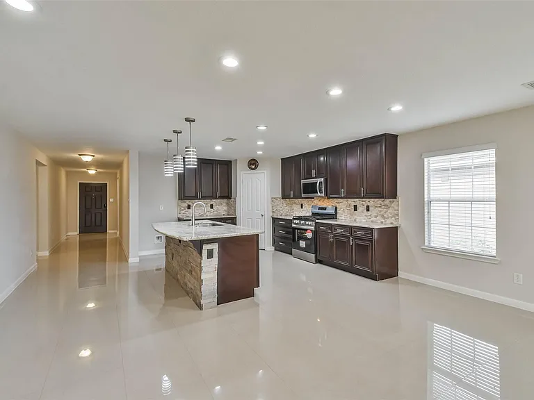7718 Shavano Ln — Photo 5