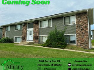 900 Terry Ave #4, Hiawatha, IA 52233