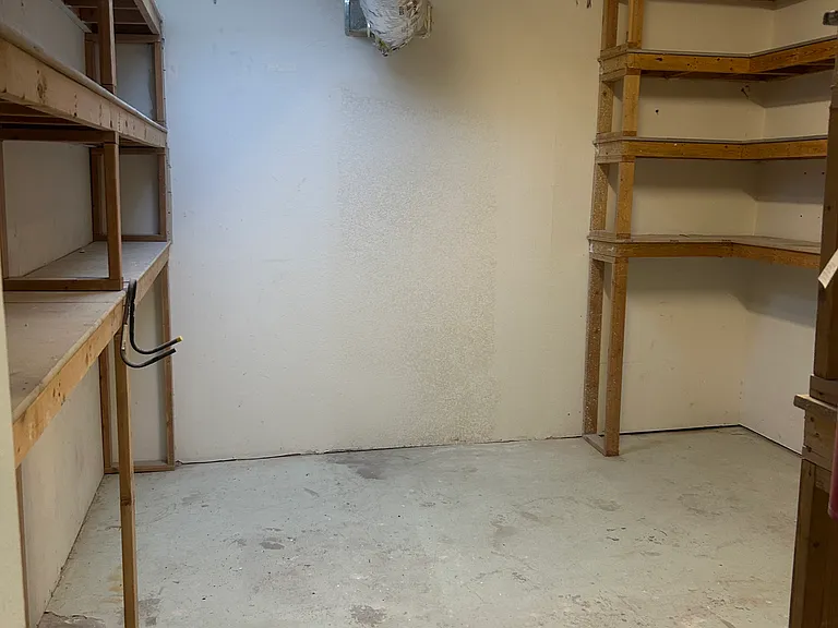 8104 N Desert Blvd — Photo 4
