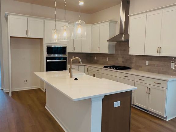 5th image of 4412 Oakwood Ave