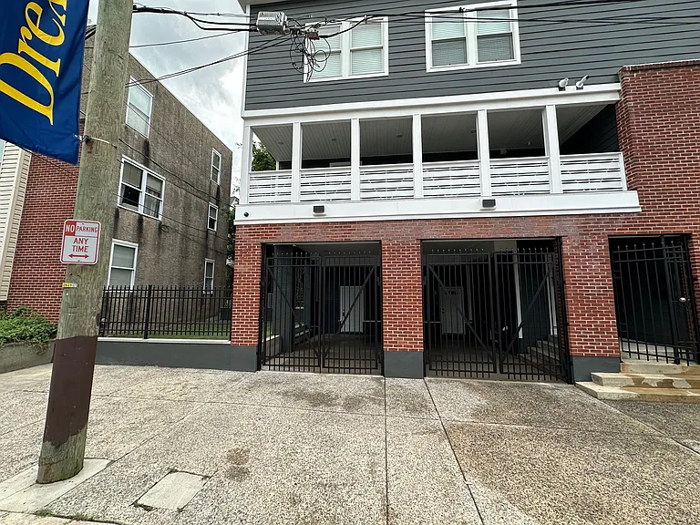 256 N 32nd St #2 — Photo 3