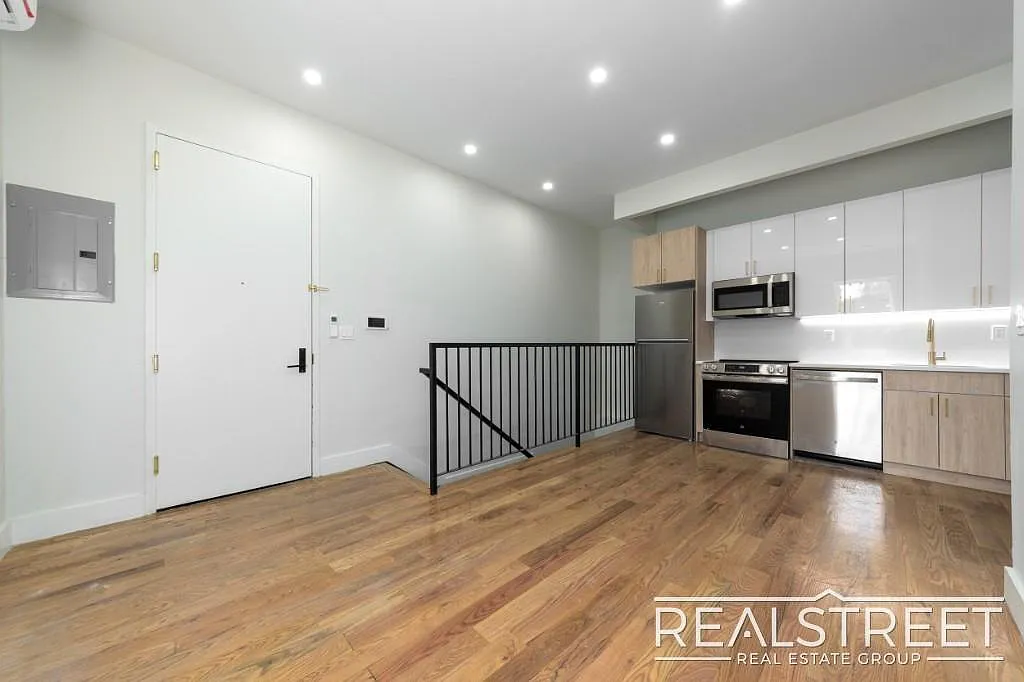 980 Kent Avenue — Photo 1