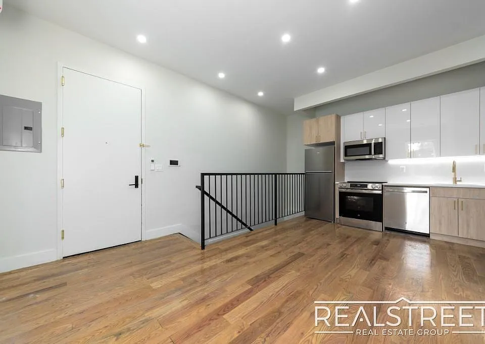 980 Kent Ave #1A