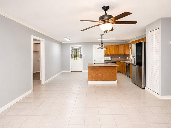 2nd image of 112 Lone Pine Dr