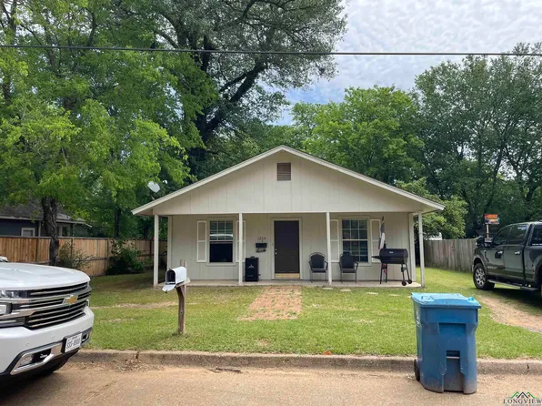1204 Gordon St, Marshall, TX 75670