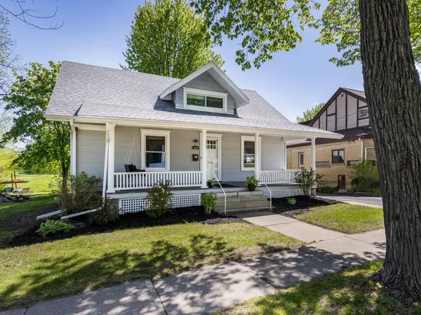 324 W Edgewater St, Portage, WI 53901