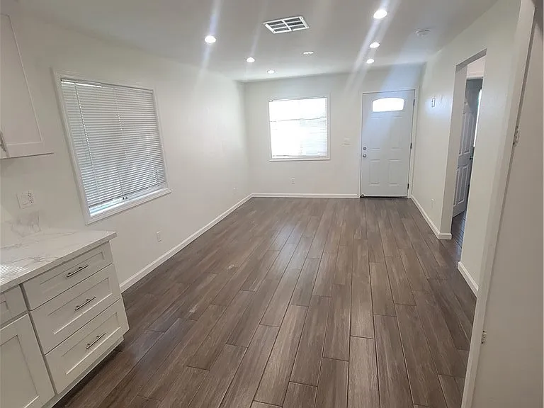 1069 Sycamore Ct — Photo 4