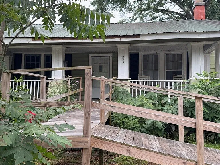 205 Louisiana St — Photo 2