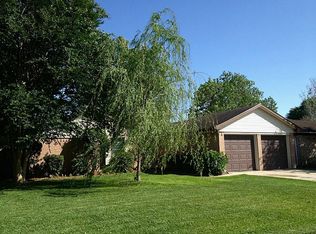 430 Reseda Dr, Webster, TX 77598