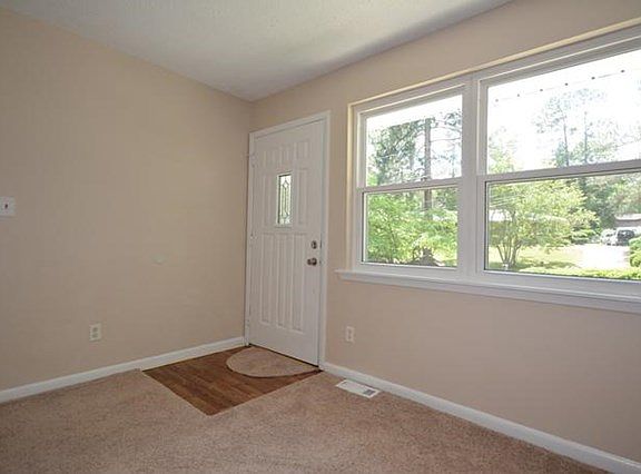 4th image of 502 Hillwood Cir