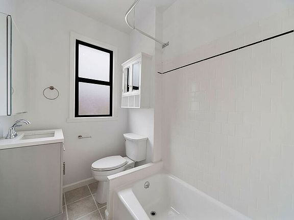 4th image of 1290 Jackson St #4