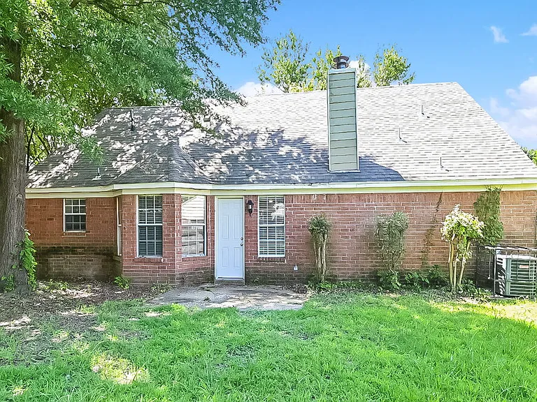 6926 Ginwood Cv — Photo 16