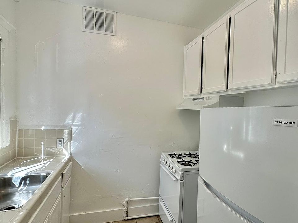 1st image of 1647 W 11th St APT 105