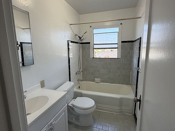 3rd image of 902-908 24th St #904