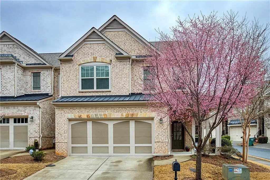3 bed, 2.5 bath, 2031 sqft, $3,000 — Photo 1