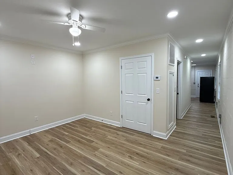 210 Walnut St W — Photo 8