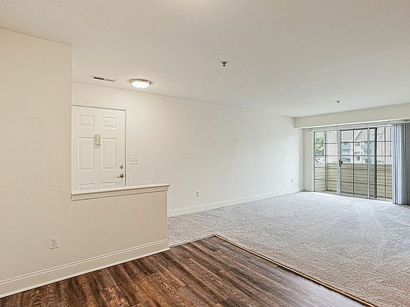 4th image of 100 Valley Dr APT 29