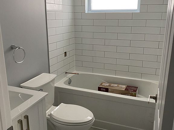 5th image of 120 Lavergne St #1017821