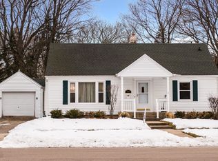 621 Meadow Ln, Sycamore, IL 60178