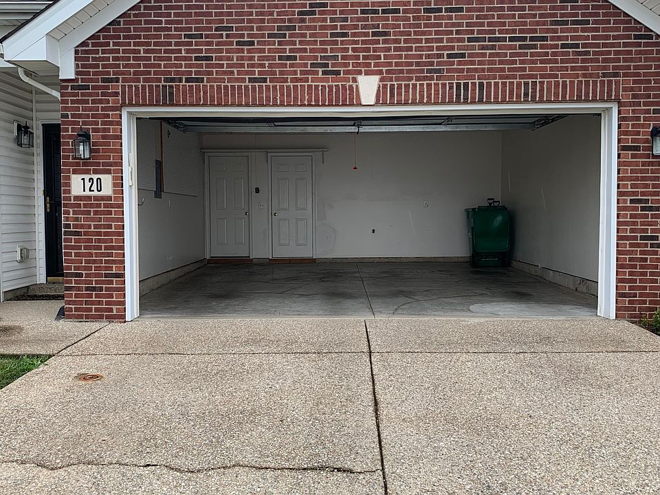 2nd image of 120 Charlton Wynde Dr