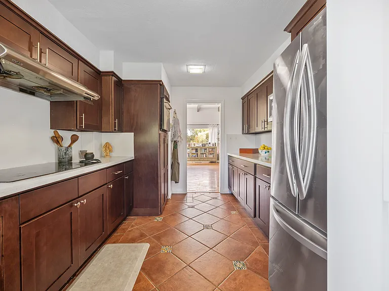 19901 Grand View Dr — Photo 14