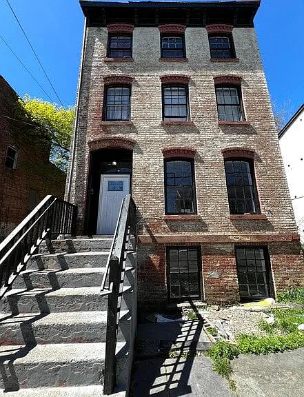82 Lander St #BASEMENT — Photo 1