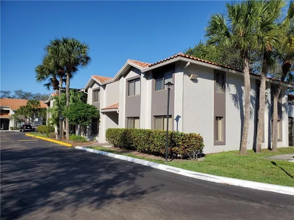 3246 Coral Lake Ln, Pompano Beach, FL 33065