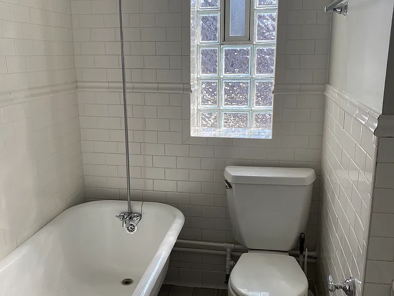 1916 N Winchester Ave #2 — Photo 8