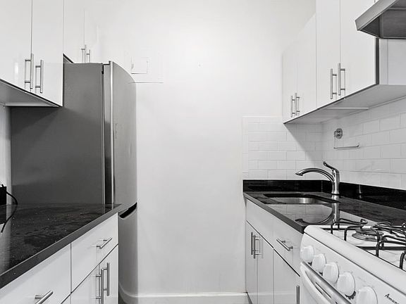 5th image of 2 5th Ave APT 3H