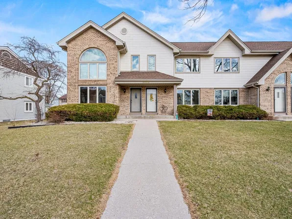 2033 Cliff-Alex COURT SOUTH South #C, Waukesha, WI 53189