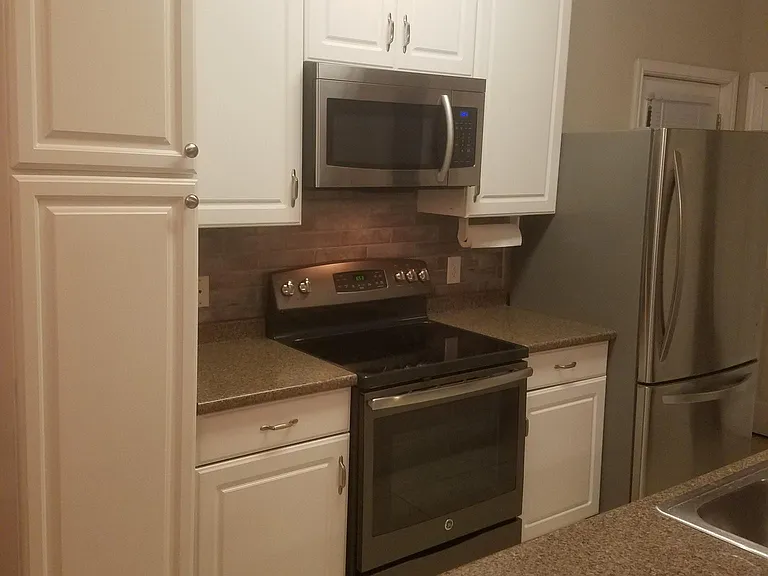 1000 N Riverside Dr #2 — Photo 2