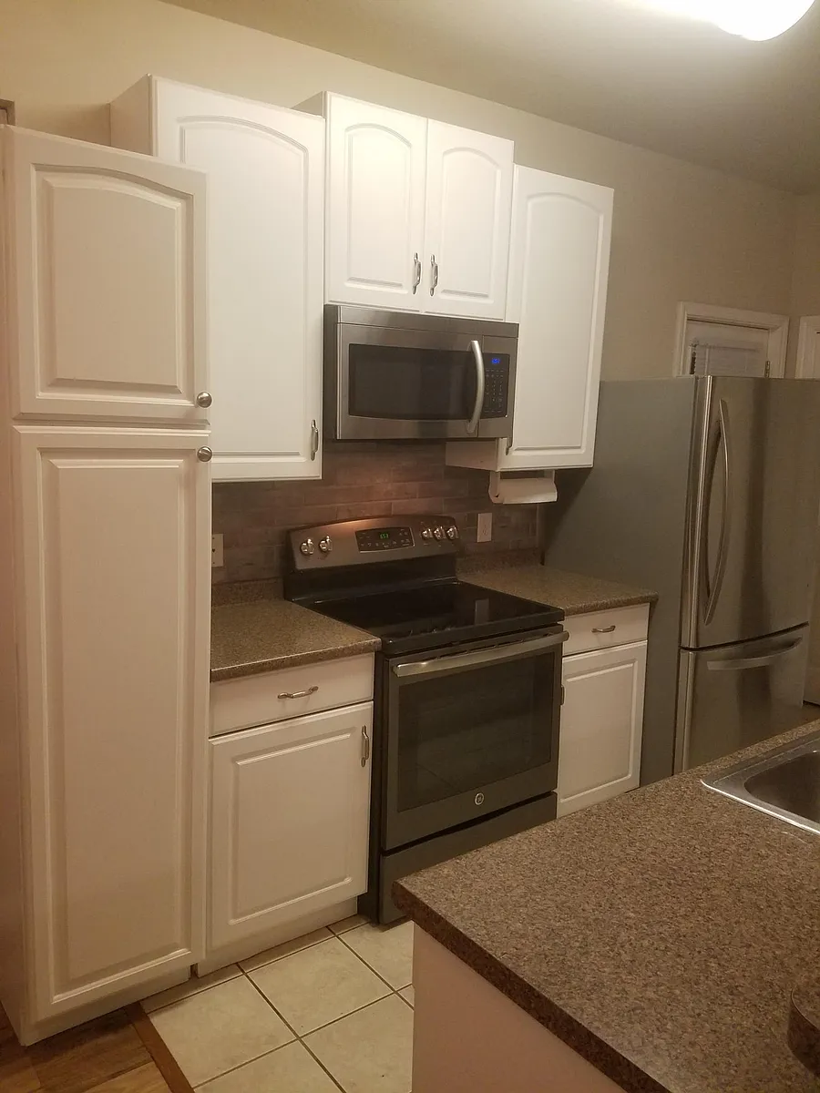 Building Photo - 1000 N Riverside Dr #2
