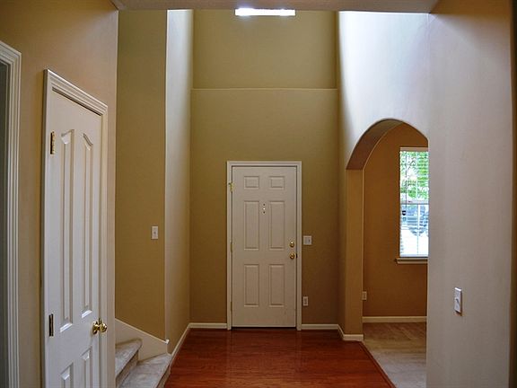 2nd image of 203 Roberts Hill Dr