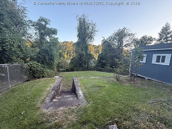 5th image of 818 Walters Rd