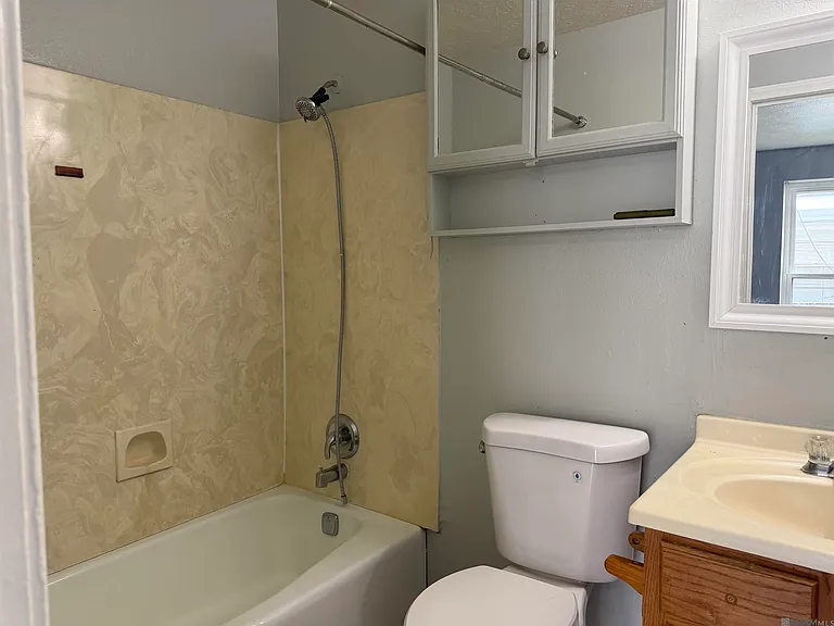 2723 Tifton St — Photo 10