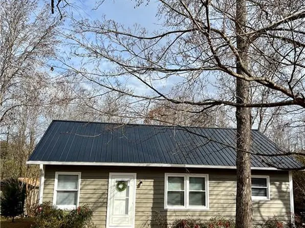 1194 Zion Church Rd, Hickory, NC 28602