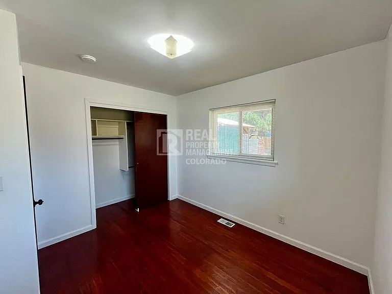 1641 W 82nd Pl — Photo 7