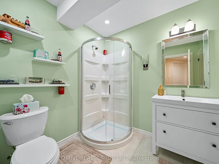 12 Ashwood Cres — Photo 32