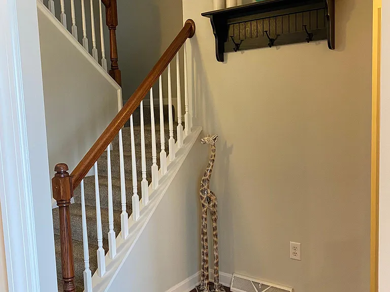 219 Woodcrest Dr — Photo 8