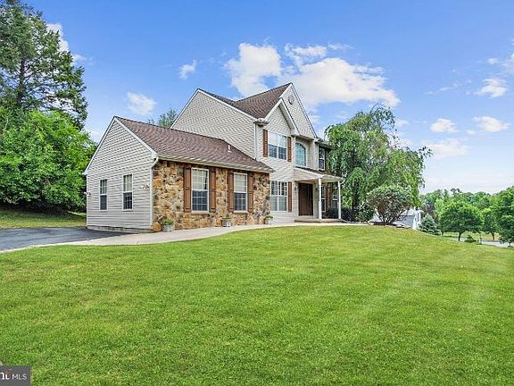 2nd image of 1408 Deer Meadow Ln
