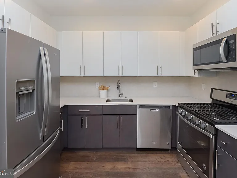 236 Thompson St #B411 — Photo 27