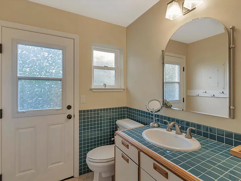 16101 Matilija Dr — Photo 19