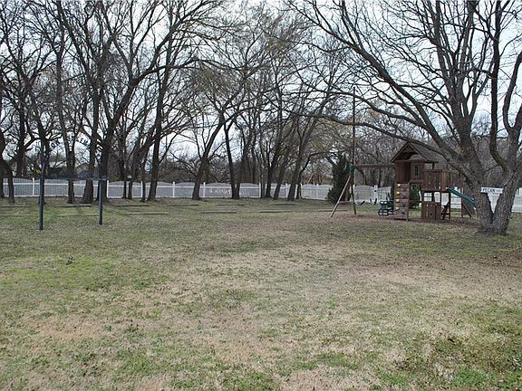 5th image of 104 Fox Creek Dr